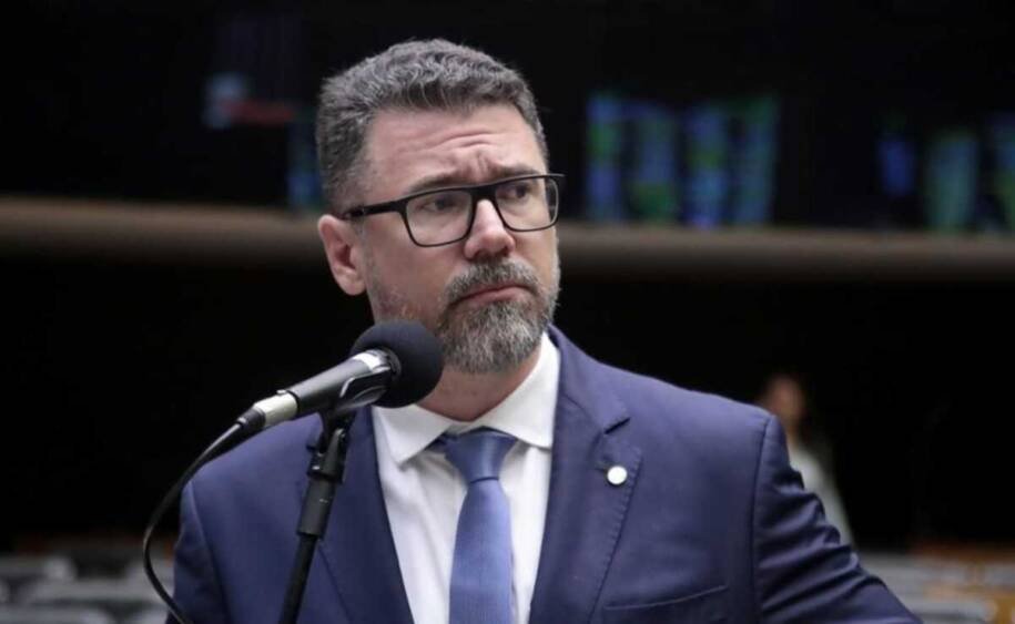 Marcos Pollon ignora megaevento do PL em MS e se destaca em Dallas; tensão cresce!