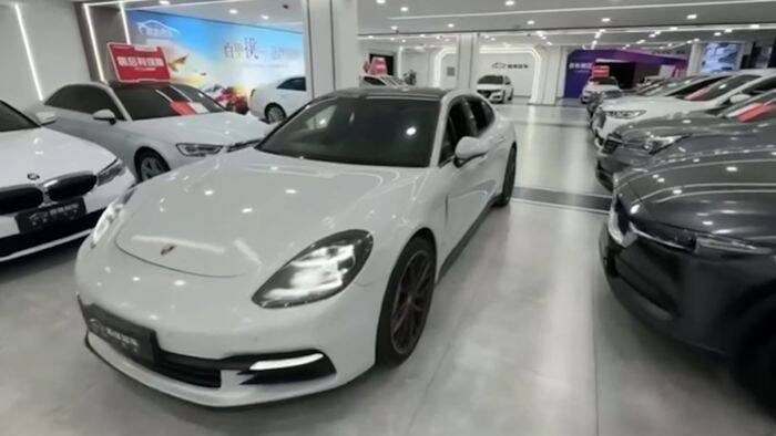 Mecides provoca polêmica ao clonar design de carros luxuosos e gera críticas