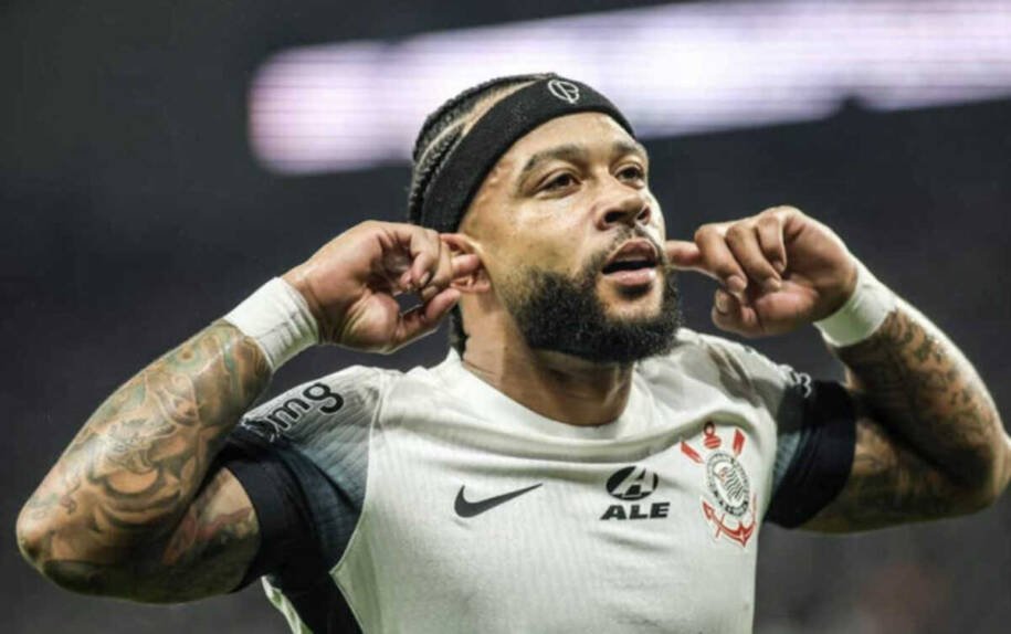 Memphis Depay é cortado e vai tratar lesão com seleção holandesa após jogo contra Flamengo
