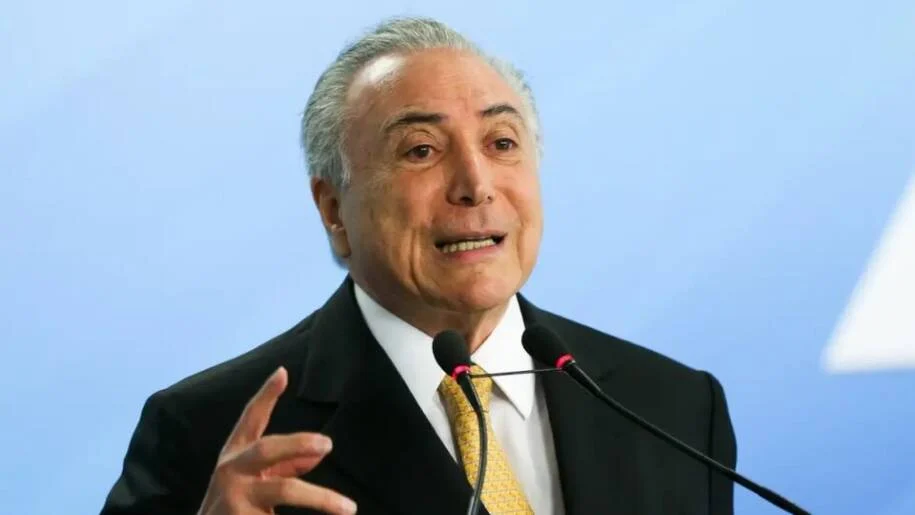 Michel Temer descarta candidatura e critica polarização política no Brasil
