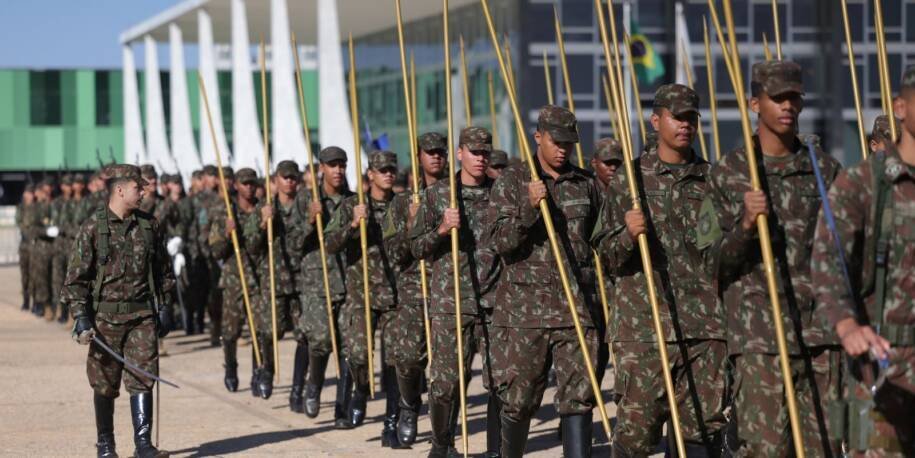 Ministério da Defesa fixa 25% de vagas para negros em concursos militares
