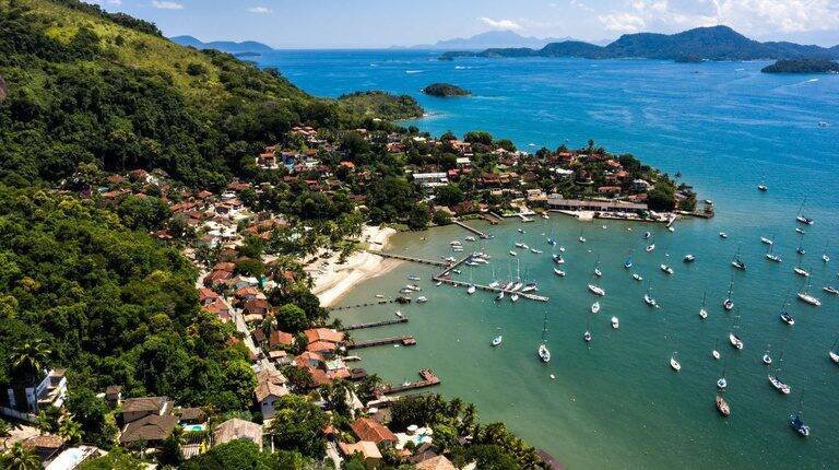 Ministério das Comunicações formaliza parcerias para TV pública em 20 municípios