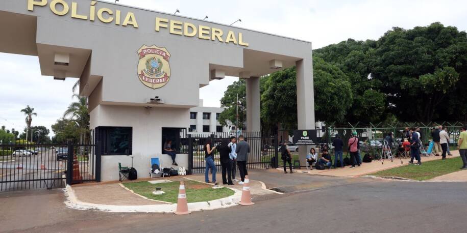 Ministro André Mendonça autoriza transferência de Daniel Vorcaro para PF e investigações se intensificam