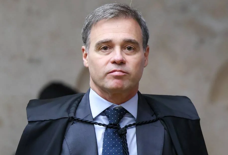 Ministro André Mendonça desobriga Augusto Ferreira Lima e CPMI do INSS é cancelada