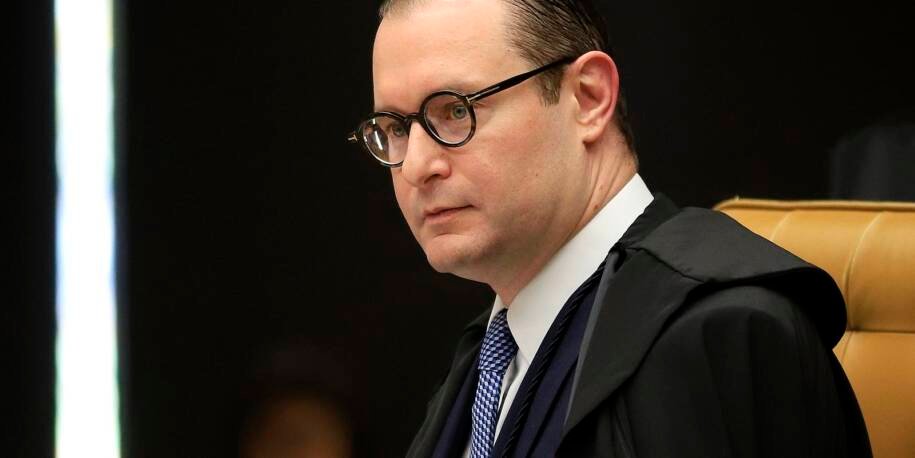 Ministro Cristiano Zanin condena médico por trote misógino na Unifran