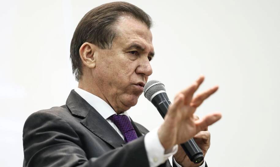 Ministro Luiz Marinho ameaça enviar projeto urgente sobre jornada de trabalho