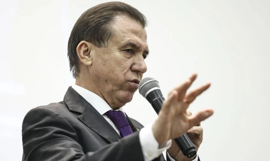 Ministro Luiz Marinho ameaça enviar projeto urgente sobre jornada de trabalho