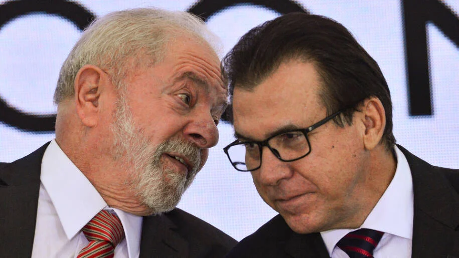 Ministro Luiz Marinho defende redução de horas semanais em meio a polêmica