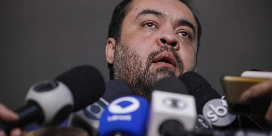 Ministro Nunes Marques suspende julgamento e ameaça governador Cláudio Castro