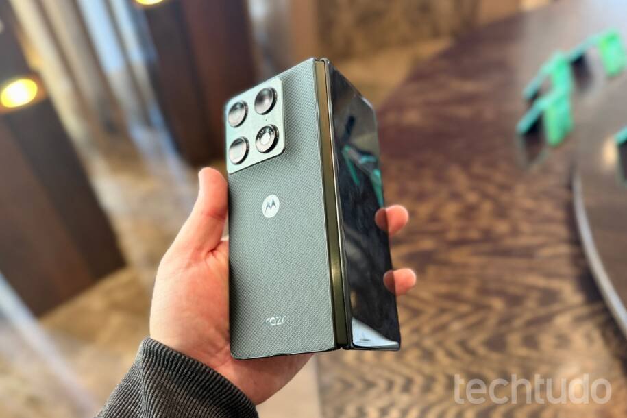 Motorola lança Razr Fold com câmeras de 50 MP e bateria de 6.000 mAh; veja detalhes!