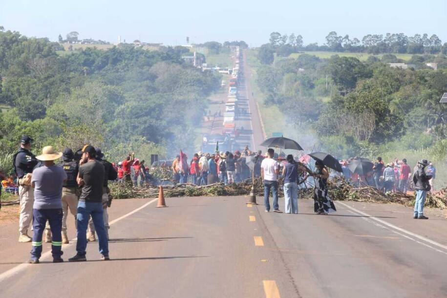 MST conquista reunião com Incra e encerra bloqueio da BR-163 após 13 anos sem assentamentos