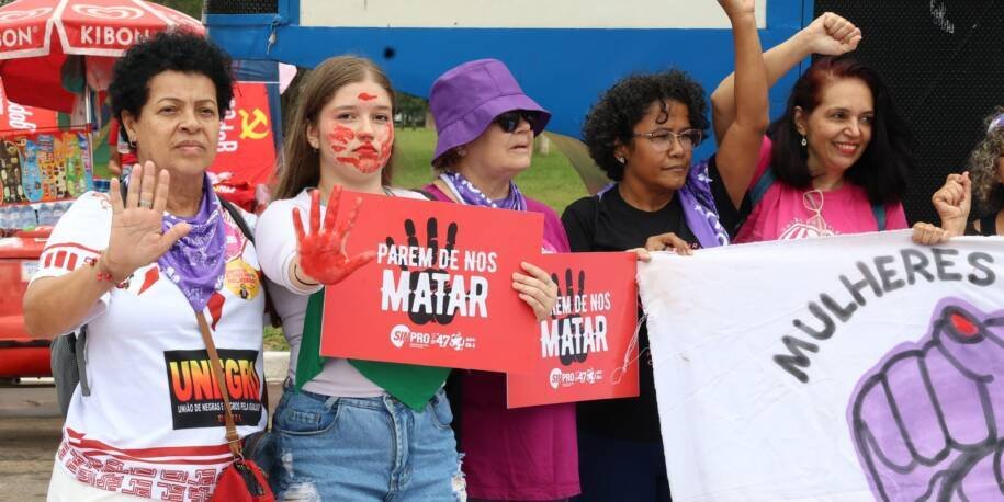 Mulheres protestam em todo o Brasil contra feminicídio e violência de gênero