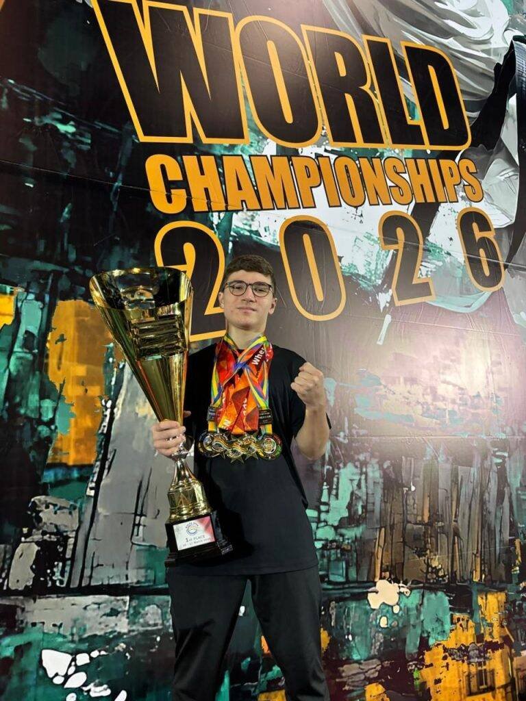 Murillo Vaz conquista título mundial de karatê e desafia adversidades em Malta