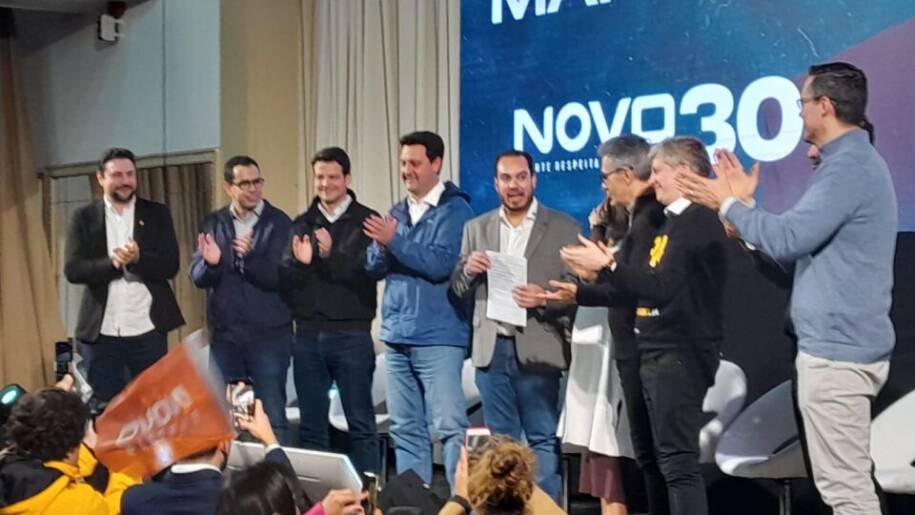 Novo abandona grupo de Ratinho Jr. e se une a Flávio Bolsonaro e Moro