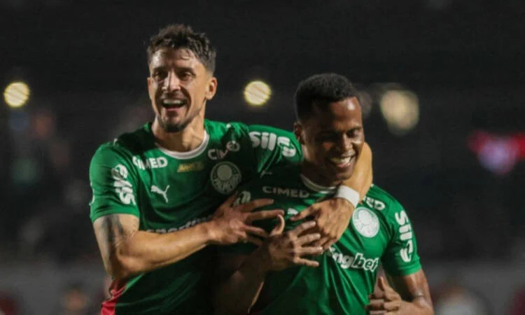 Palmeiras vence São Paulo por 1 a 0 e se isola na liderança do Brasileirão