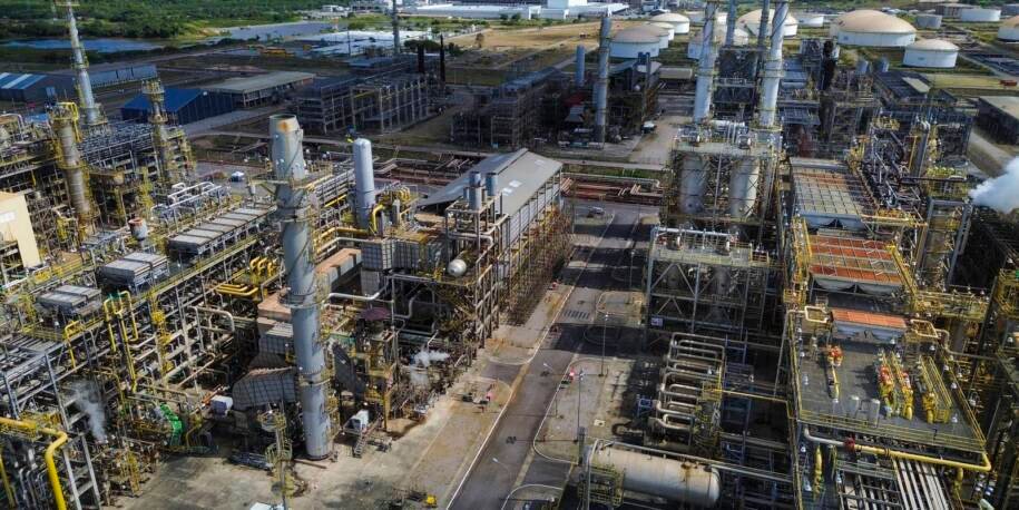 Petrobras reajusta diesel em R$ 0,38 e governo zera impostos para conter alta