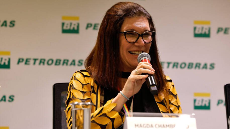 Petrobras registra lucro de R$ 110,1 bilhões e desafia críticos em teleconferência