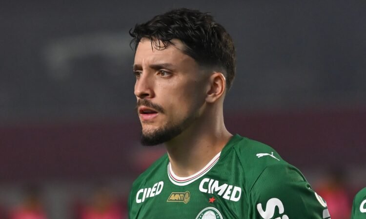 Piquerez rompe ligamento do tornozelo e Palmeiras se prepara para cirurgia decisiva