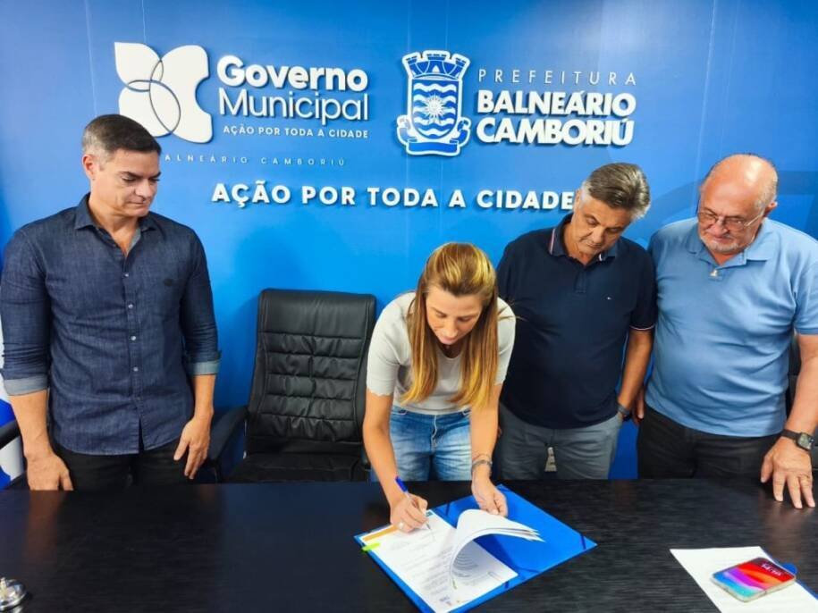 Prefeita Juliana Pavan assina ordem para modernização da Rua Indonésia e gera expectativa