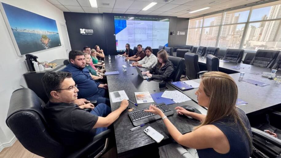 Prefeita Juliana Pavan discute estratégias e futuro da Casa dos Conselhos