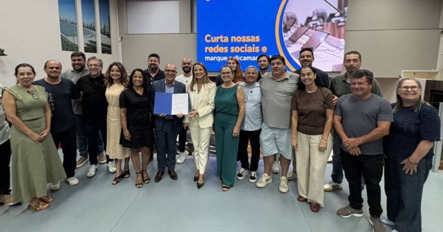 Prefeita Juliana Pavan empossa novo Conselho Tutelar em Balneário Camboriú e divide atendimento