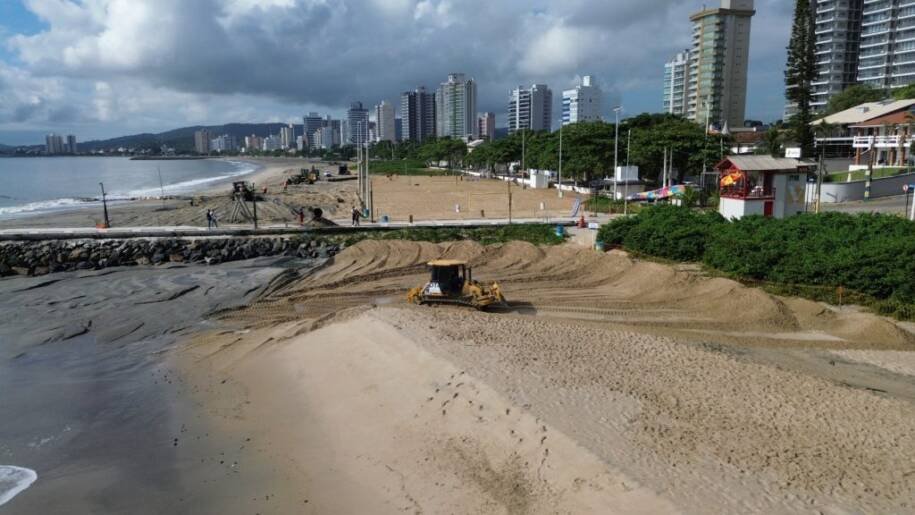 Prefeitura de Balneário Piçarras amplia obra de alargamento da Praia Central