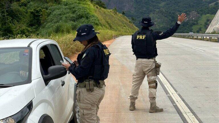 PRF cumpre 302 mandados de prisão por violência contra mulheres em operação