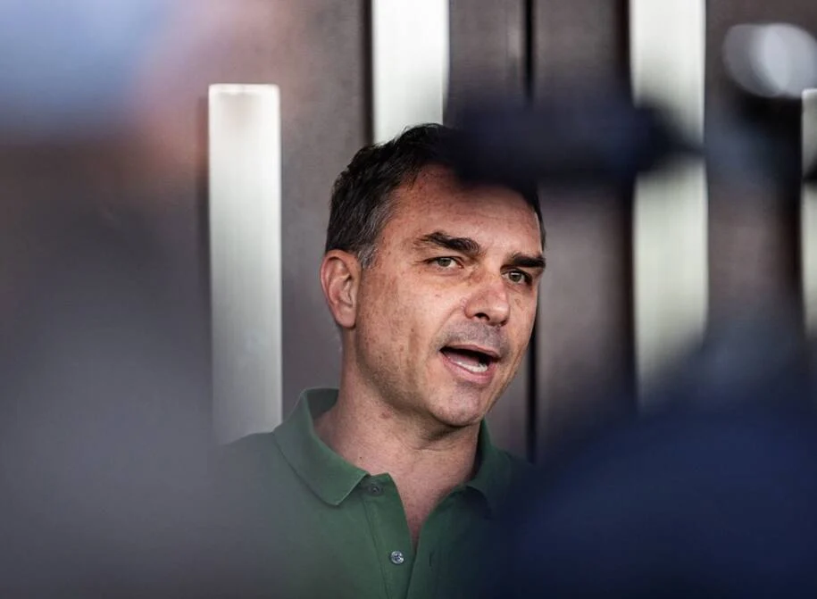 PT, PCdoB e PV acionam TSE após Flávio e Carlos Bolsonaro associar Lula ao crime