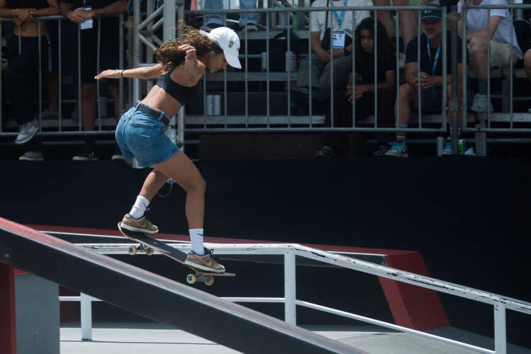 Rayssa Leal sofre queda e amarga 4º lugar no Mundial de Skate em São Paulo