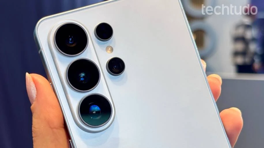 Samsung lança Galaxy S26 Ultra com 200 MP e supera iPhone 16 Pro em fotos