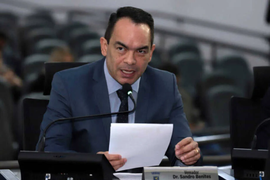 Sandro Benites enfrenta apreensão em Dubai após bombardeio do Irã e aeroporto fechado