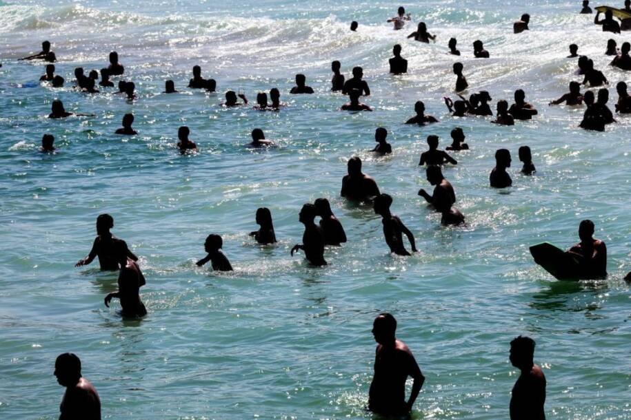 Santa Catarina enfrenta calor intenso e temporais isolados no último fim de semana de verão