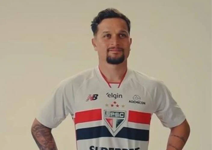 São Paulo confirma Artur como reforço e atacante elogia torcida e amigos