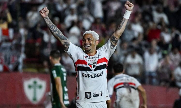 São Paulo derrota Chapecoense e Roger Machado brilha na estreia decisiva