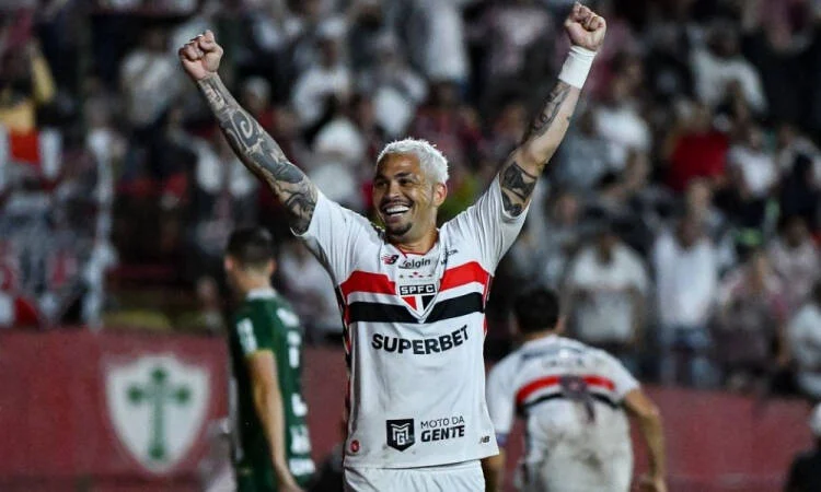São Paulo derrota Chapecoense e Roger Machado brilha na estreia decisiva