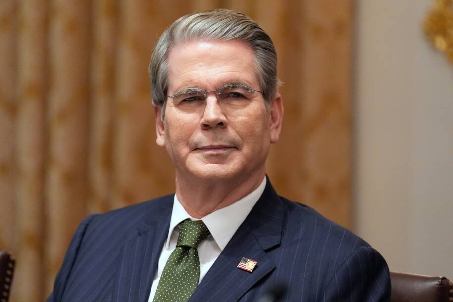 Scott Bessent anuncia escolta de petroleiros no Ormuz e gera tensão internacional