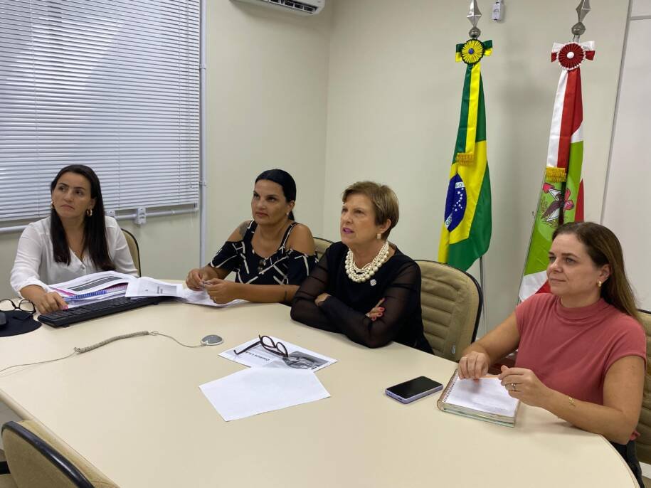 Secretaria de Assistência Social avalia Ônibus Lilás e projeta ações para 2026