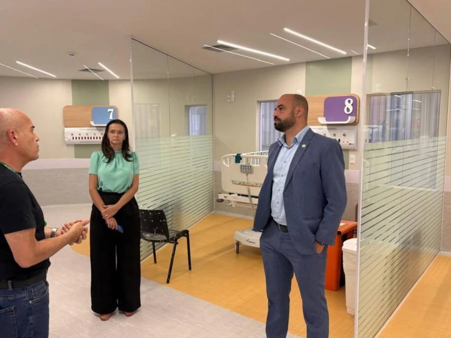 Secretário Diogo Demarchi vistoria UTI pediátrica em Criciúma antes de inauguração