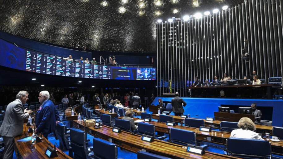 Senado aprova 24 mil novos cargos e altera eleição de reitores, impacto bilionário!