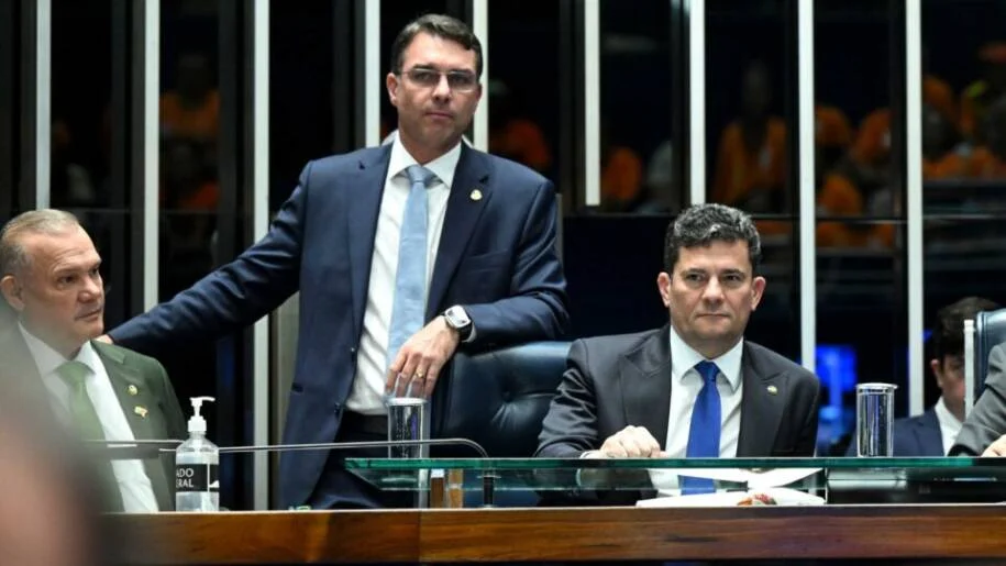 Sergio Moro provoca debandada de prefeitos no PL em meio a crise no Paraná