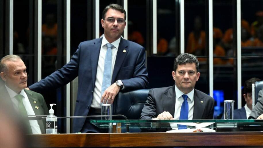 Sergio Moro recebe apoio do PL e Flávio Bolsonaro se prepara para a disputa presidencial