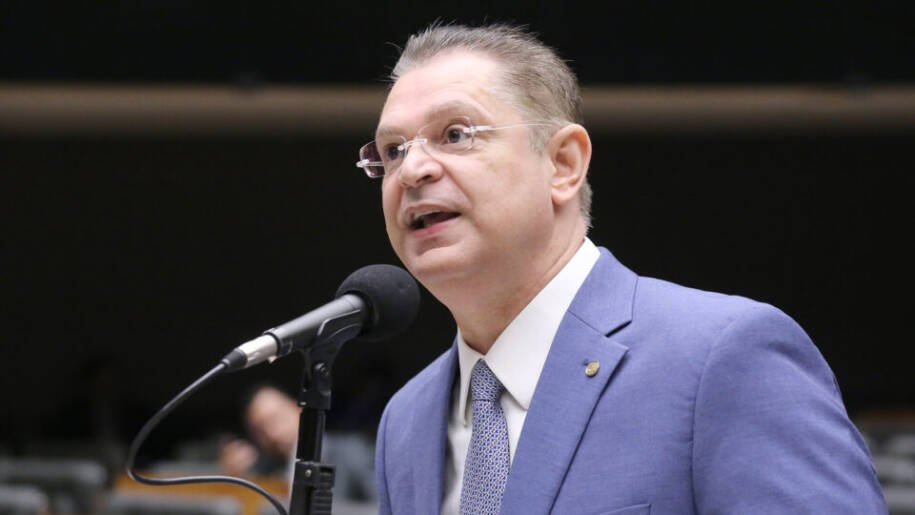 Sóstenes Cavalcante critica Ratinho Júnior por desistência e futuro incerto