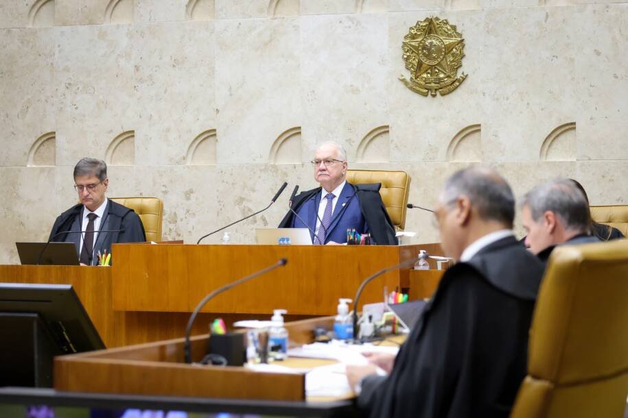 STF deve decidir sobre ICMS e Lei Ferrari enquanto Flávio Bolsonaro lidera ato