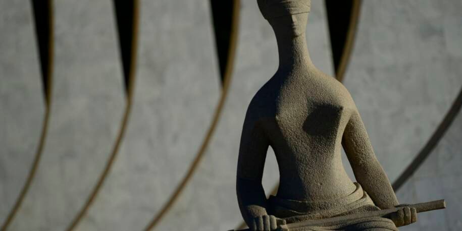 STF limita penduricalhos e suspende auxílios de juízes e promotores, veja quais