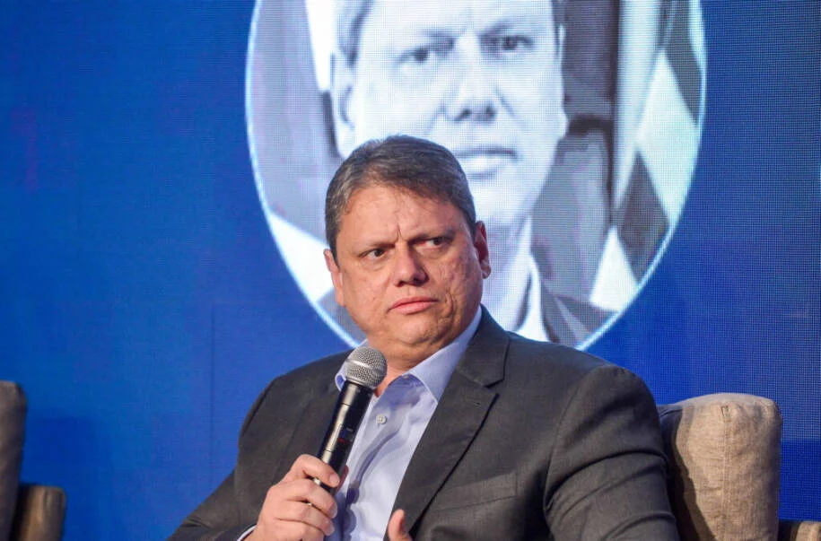 Tarcísio de Freitas defende privatização da Sabesp em reunião tensa no STF