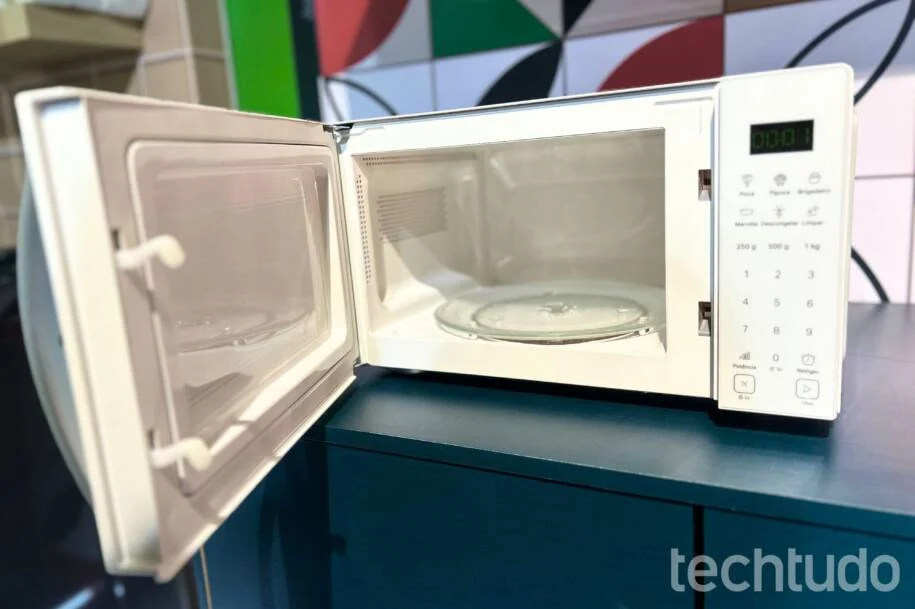 TechTudo revela causas e soluções para prato giratório de micro-ondas travar