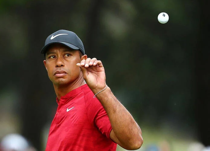 Tiger Woods é preso por dirigir sob efeito de substâncias após capotamento na Flórida