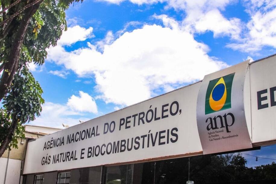 TRF-1 suspende deliberações da ANP e afasta diretores da Refit em polêmica