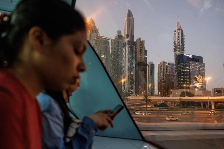 Trump confirma 48 líderes mortos em ataques e hotel de luxo em chamas nos Emirados