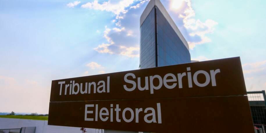 TSE impõe restrições severas ao uso de IA nas eleições de outubro, gerando polêmica